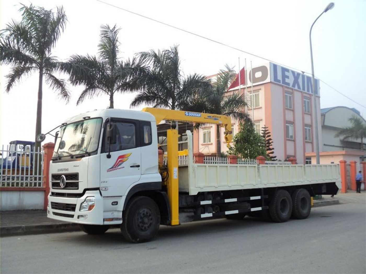 Xe tải cẩu Dongfeng 10 tấn