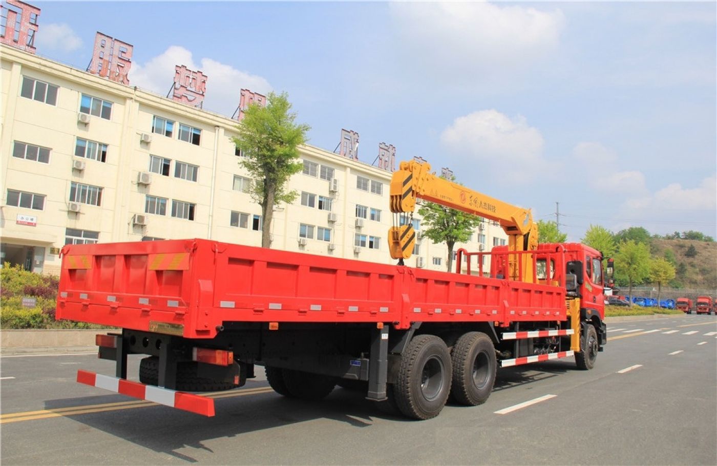 Xe tải cẩu Dongfeng 10 tấn