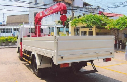 Xe tải Hino FC3 tải trọng 4.7 tấn gắn cẩu