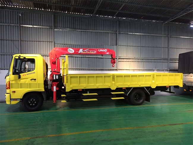 Xe tải Hino FG8 JPSN tải trọng 8.2 tấn gắn cẩu