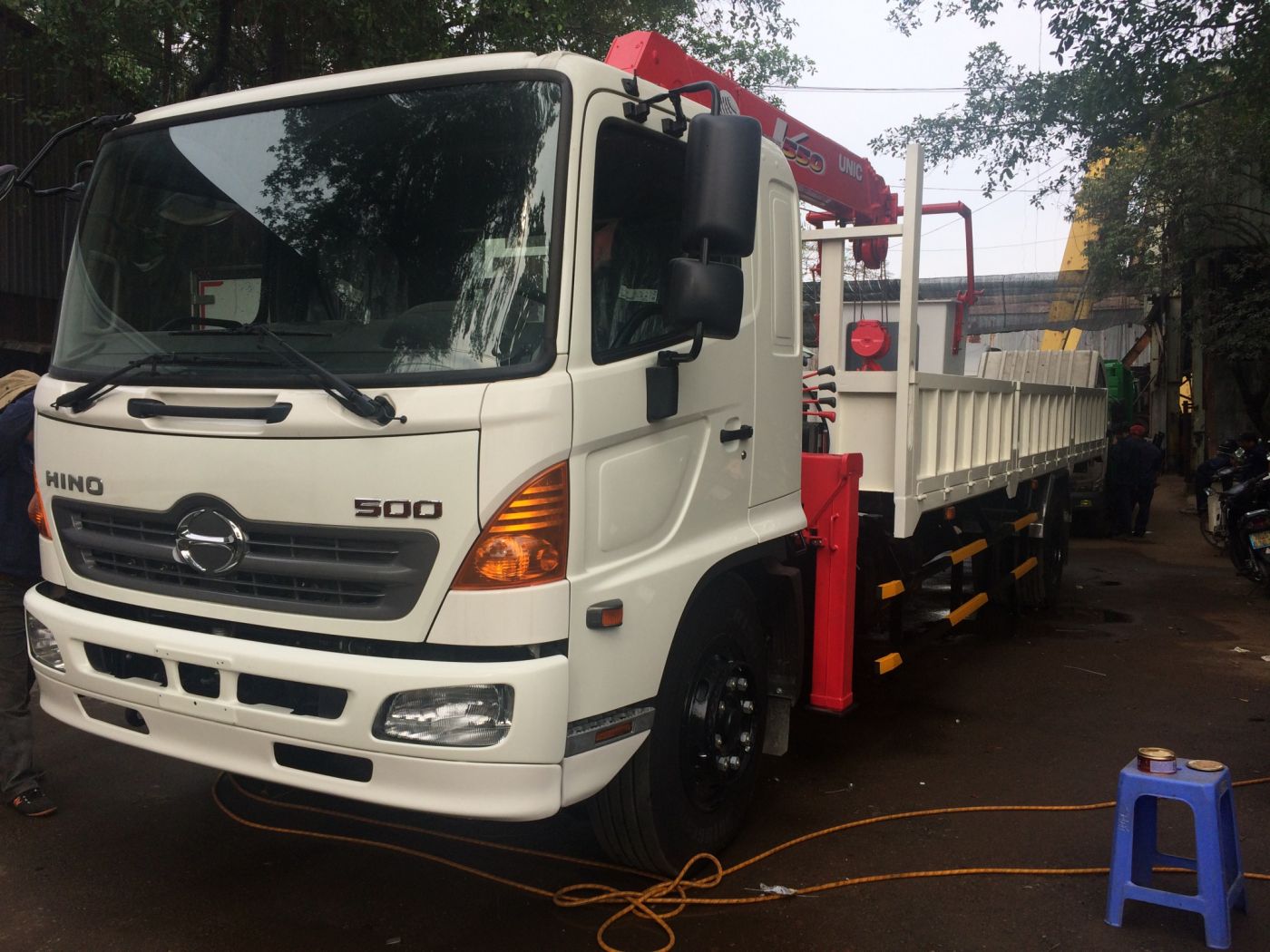Xe tải Hino FL8 JTSA tải trọng 13.8 tấn gắn cẩu