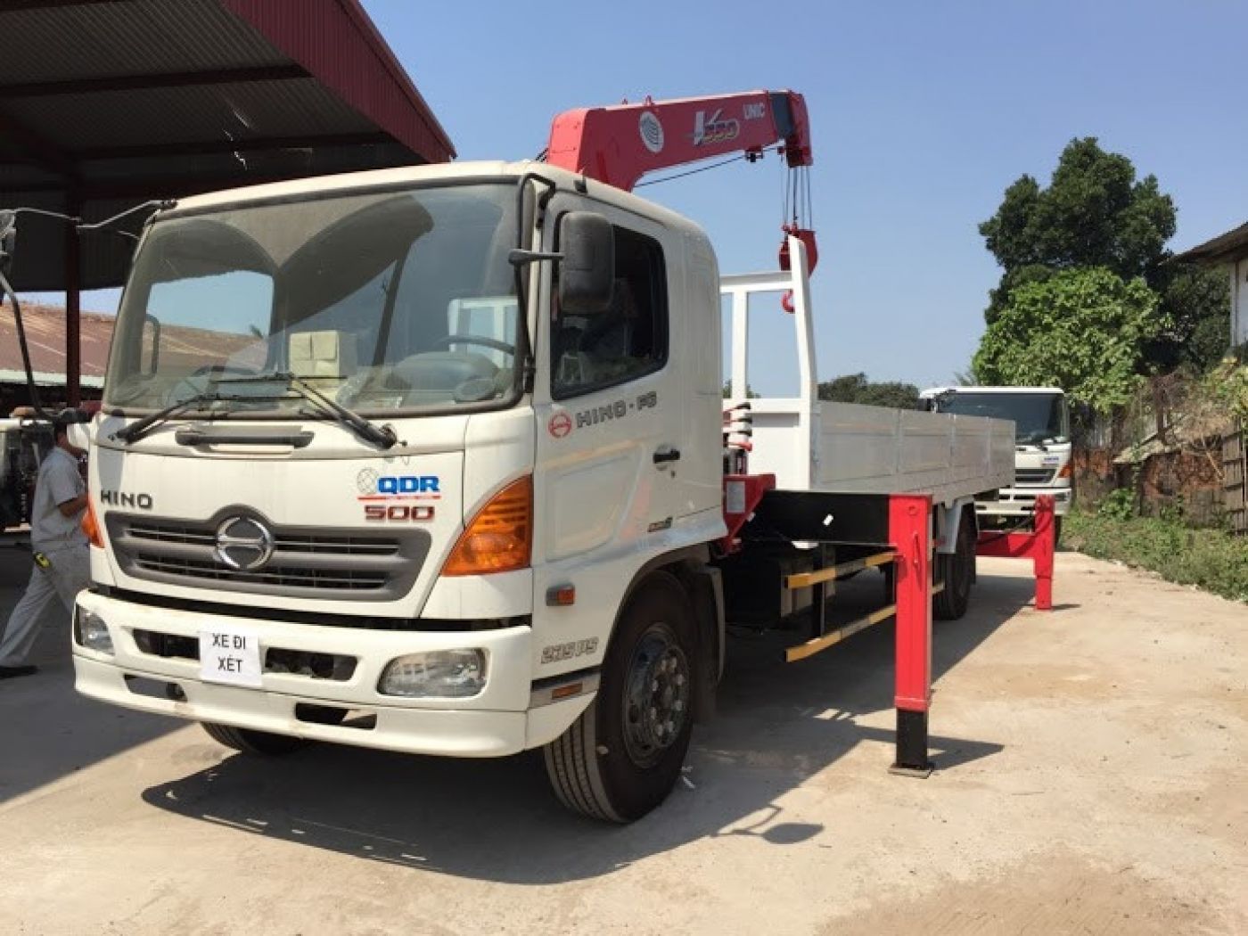 Xe tải Hino FL8 JTSL tải trọng 14.1 tấn gắn cẩu