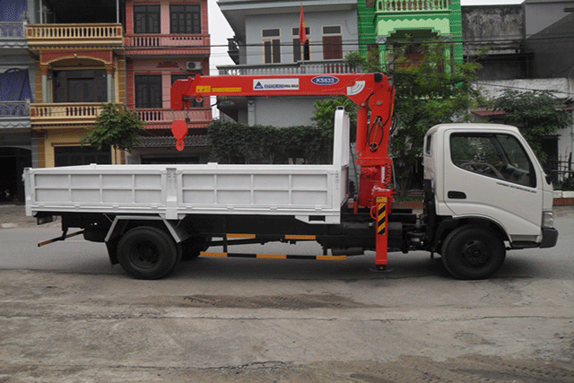 Xe tải Hino WU342L tải trọng 2.8 tấn gắn cẩu