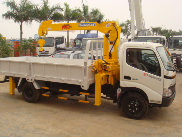 Xe tải Hino WU352L tải trọng 3.5 tấn gắn cẩu