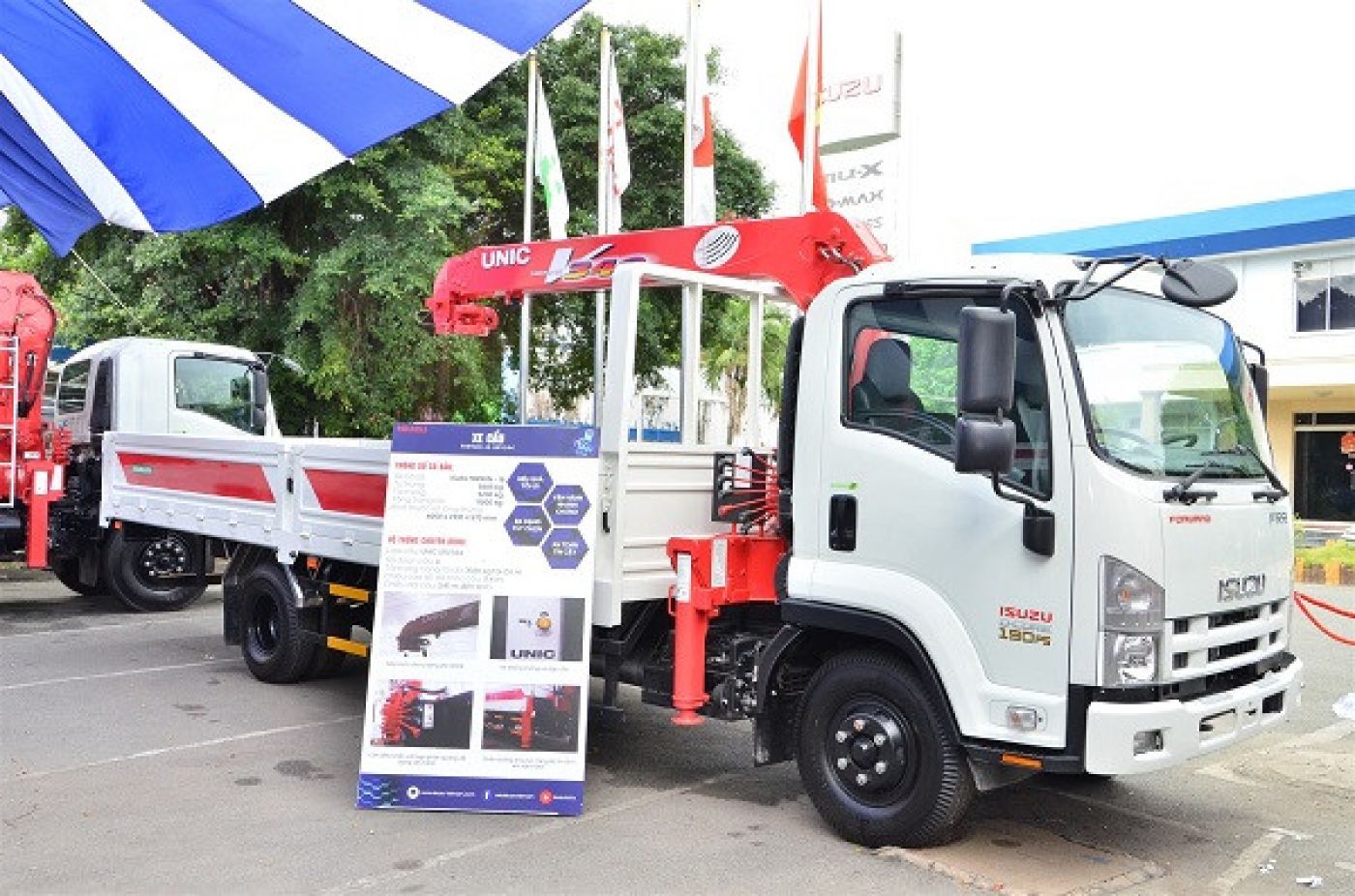 Xe tải cẩu Isuzu 13 tấn