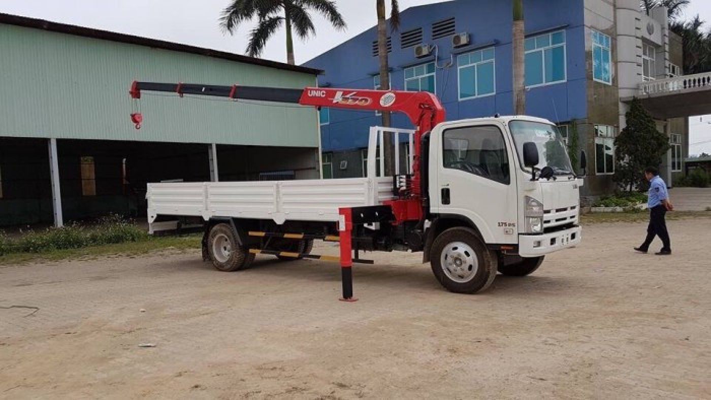 Xe tải cẩu Isuzu 4.7 tấn