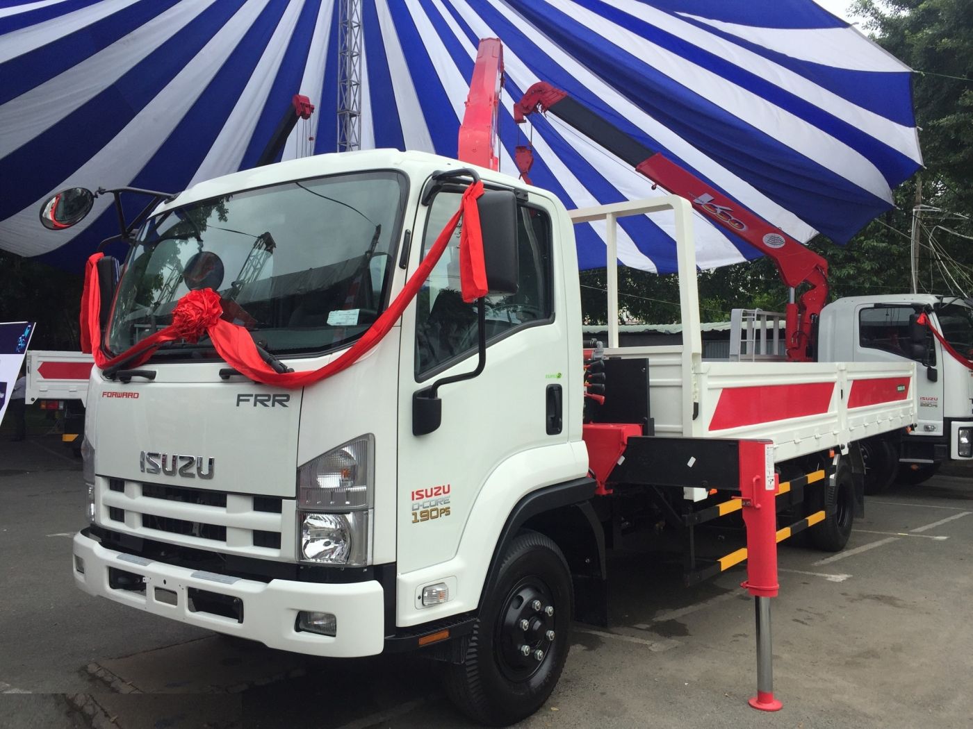 Xe tải cẩu Isuzu 6.4 tấn