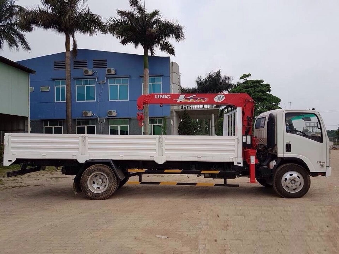 Xe tải cẩu Isuzu 6.4 tấn