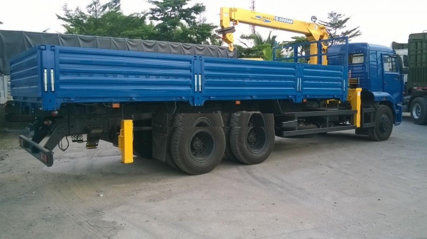 Xe tải cẩu Kamaz 13.2 tấn
