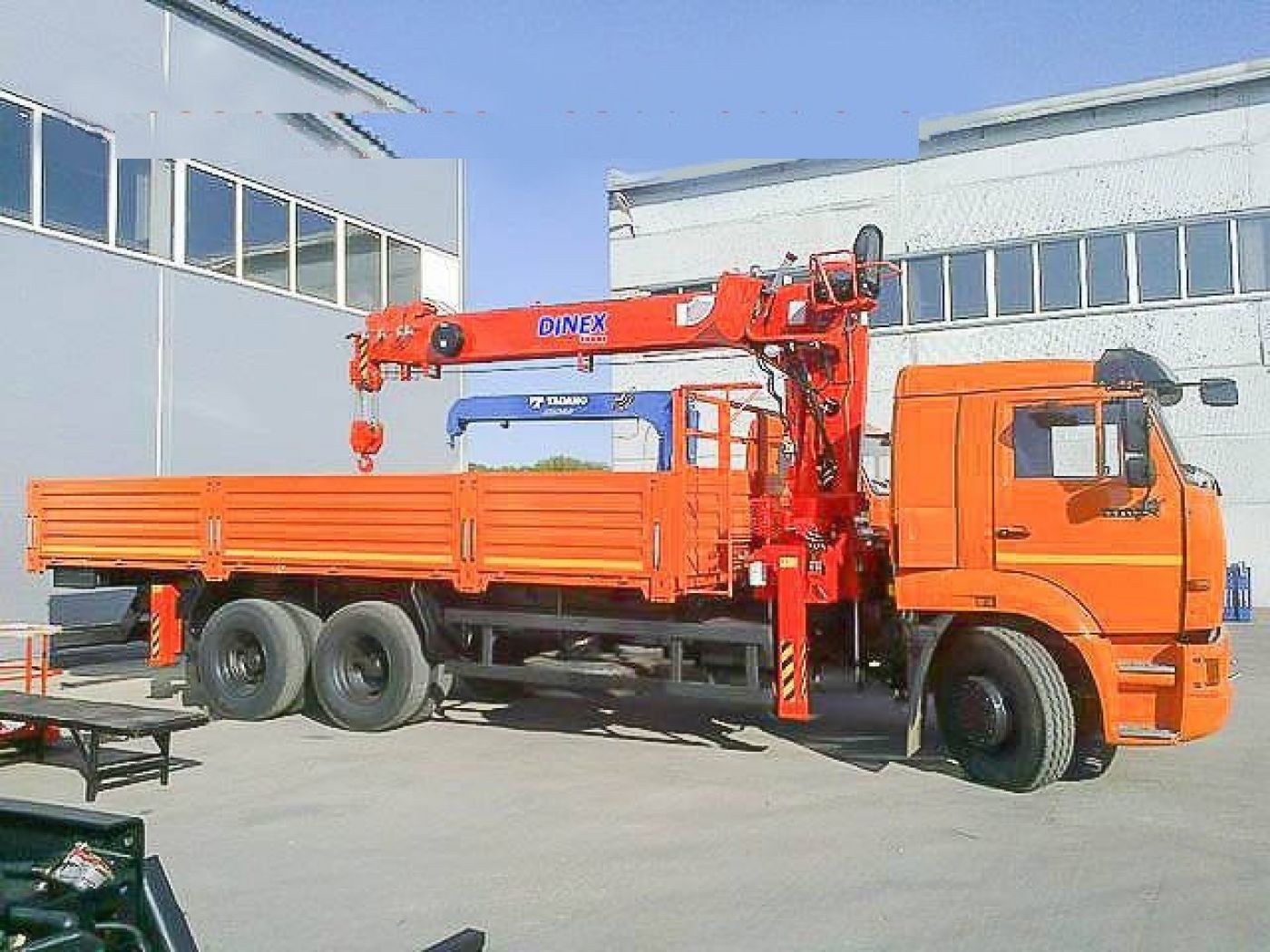 Xe tải cẩu Kamaz 13.2 tấn