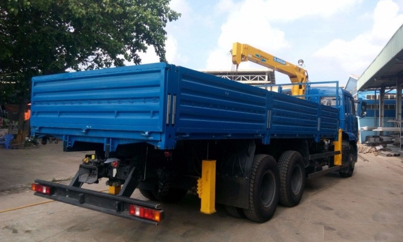 Xe tải cẩu Kamaz 13.2 tấn