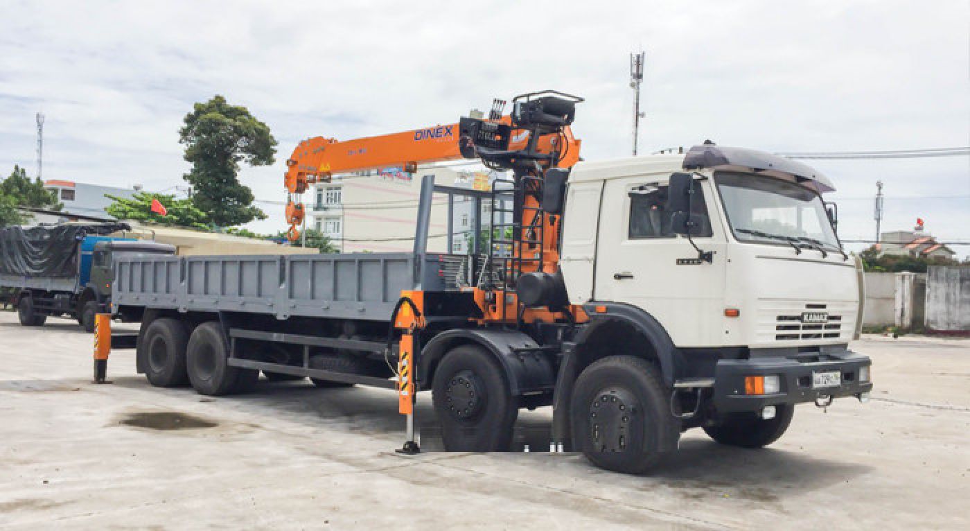 Xe tải cẩu Kamaz 14.6 tấn