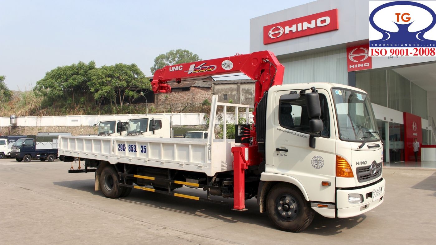 Xe tải Hino FC3 tải trọng 4.7 tấn gắn cẩu