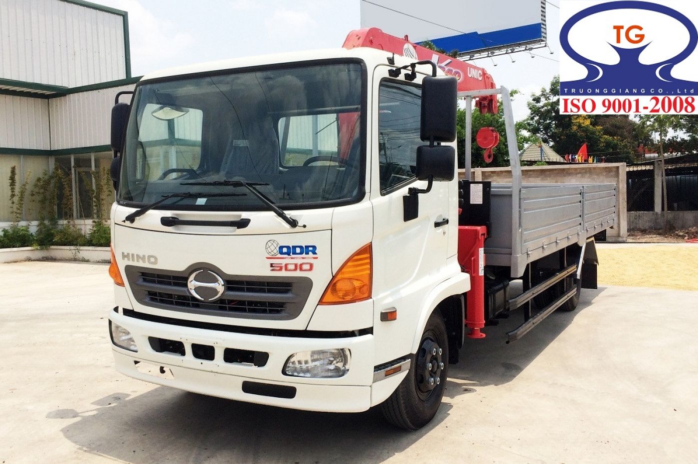 Xe tải Hino FG8 JPSB tải trọng 6.9 tấn gắn cẩu