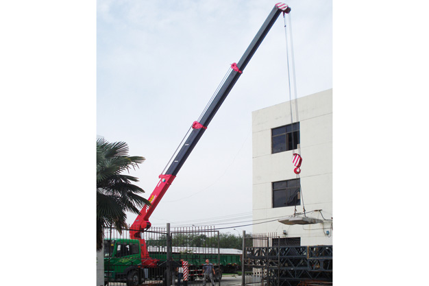 Cẩu Unic UR-A1200E